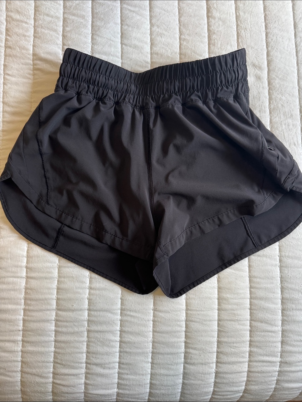 Lululemon Track that mid-rise short 3’
